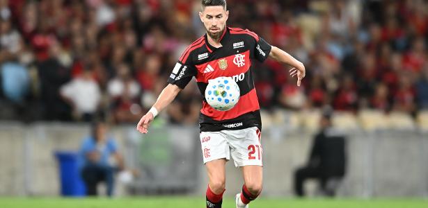 Jorginho supera antecessores e se consolida como volante de elite no Flamengo
