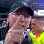 Justiça determina indenização de John Textor a árbitro de vídeo após polêmica em jogo do Botafogo