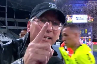 Justiça determina indenização de John Textor a árbitro de vídeo após polêmica em jogo do Botafogo