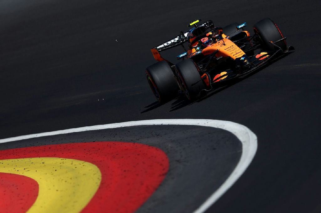 Lando Norris garante pole position dramática em classificação acirrada na Espanha