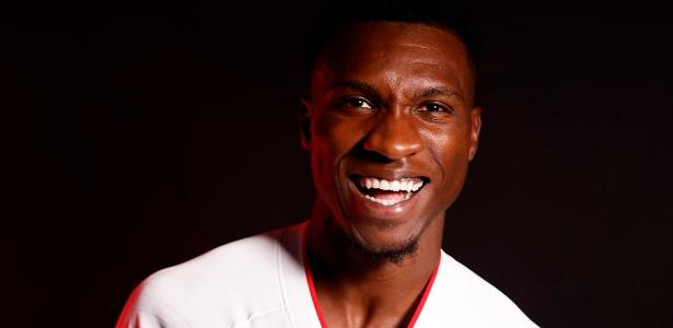Lateral Aurélio Buta será operado no joelho um mês depois de estrear pelo São Paulo