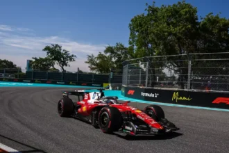 Leclerc avalia concorrência e mantém sigilo sobre motor da Ferrari para o GP do Azerbaijão
