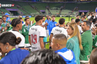Leila Pereira aplaude elenco do Vasco após conquista do Brasileiro Sub-20