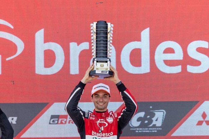 Léo Reis domina sprint em Curvelo e celebra segunda vitória na Stock Car