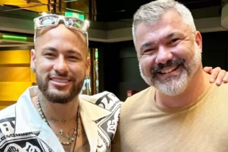 Leo Reis: o professor de inglês que conquistou celebridades e o mundo do futebol