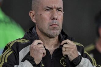 Leonardo Jardim pede cautela ao Flamengo após assumir a liderança do Brasileirão