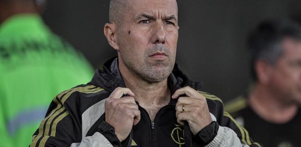 Leonardo Jardim pede cautela ao Flamengo após assumir a liderança do Brasileirão