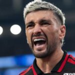 Lesão de Arrascaeta reacende debate sobre calendário e riscos da data Fifa