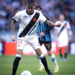 Lescano brilha em estreia e ajuda Vasco a quebrar jejum histórico contra o Grêmio