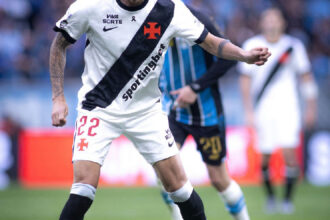 Lescano brilha em estreia e ajuda Vasco a quebrar jejum histórico contra o Grêmio