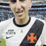Lescano celebra estreia vitoriosa do Vasco contra o Grêmio