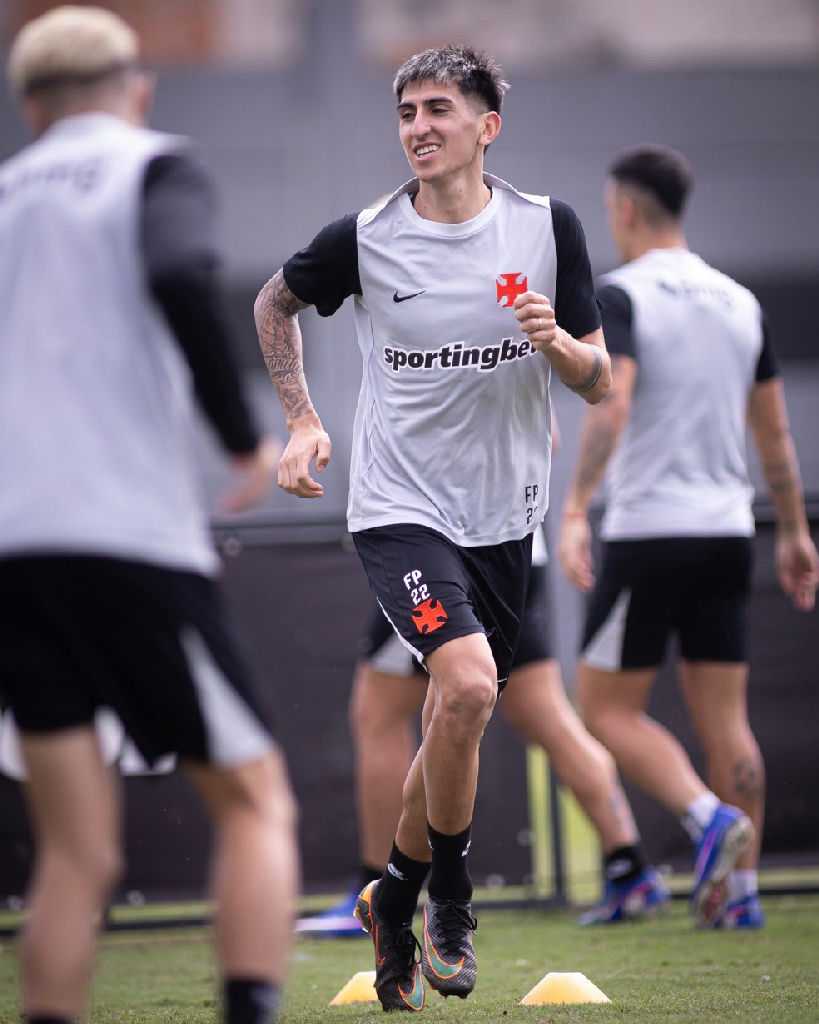 Lescano ganha espaço no Vasco para duelo decisivo contra o Coritiba