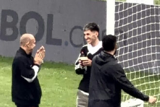 Lescano marca presença em São Januário mesmo fora de duelo decisivo do Vasco