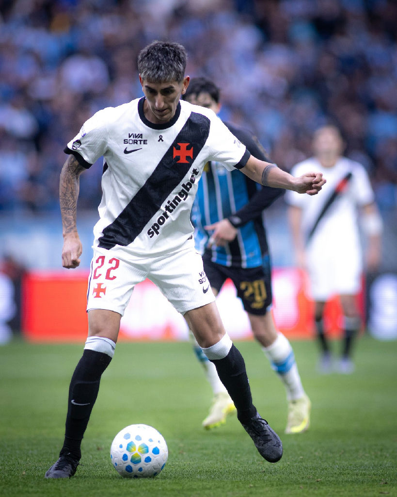 Lescano tem estreia elogiada pelo Vasco após primeira atuação com a camisa 22