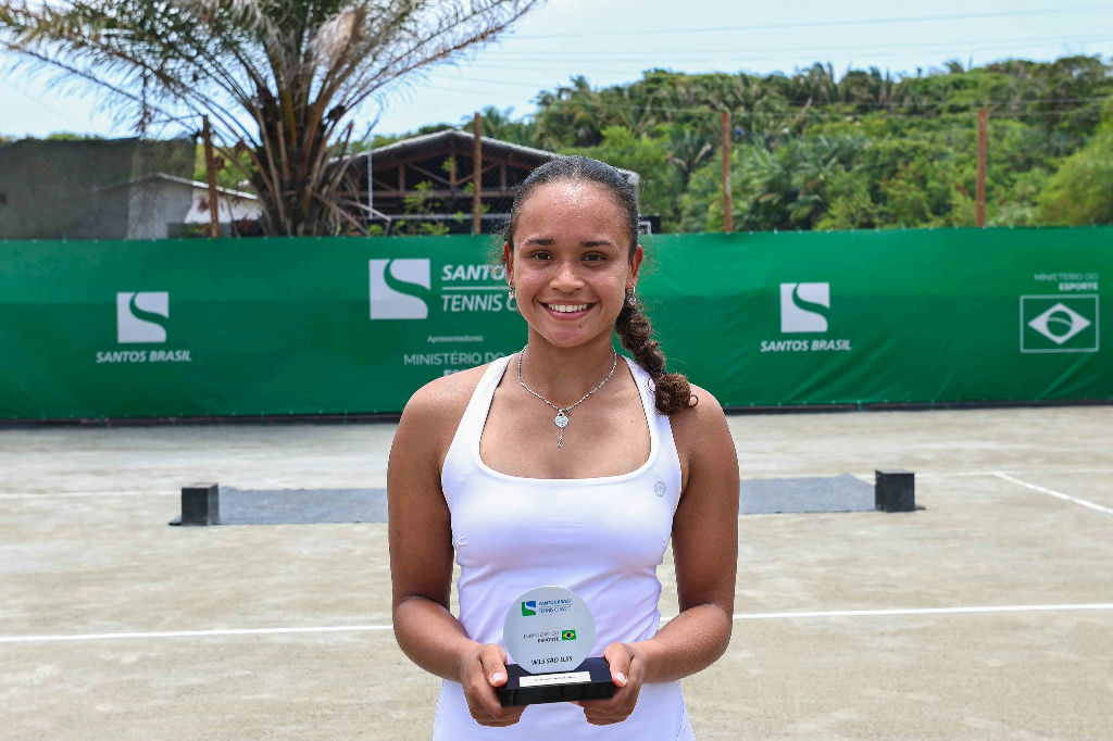 Leyla Britez celebra conquista inédita no torneio W15 de São Luís