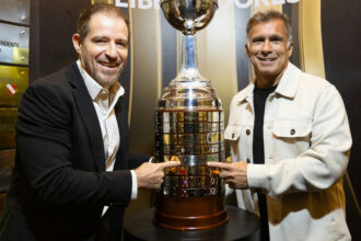 Libertadores Experience recebe visita de ídolos do Vasco campeões em 1998