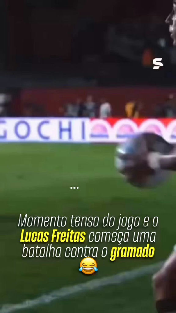 Lucas Freitas protagoniza queda inusitada durante duelo entre Vasco e Vitória