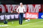 Luís Castro analisa revés do Grêmio e aponta falhas em bola parada contra o Vitória