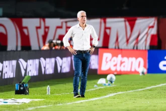 Luís Castro analisa revés do Grêmio e aponta falhas em bola parada contra o Vitória