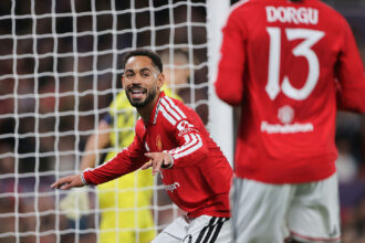 Manchester United domina Sabah e goleia na estreia da Champions League