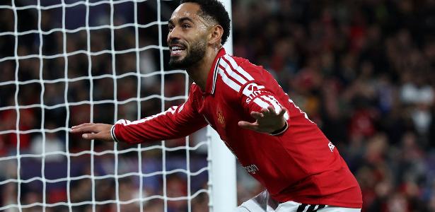 Manchester United e Manchester City se enfrentam em clássico decisivo pelo Inglês