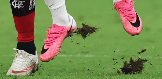Maracanã enfrenta crise no gramado e debate sobre piso sintético ganha força