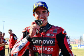 Marc Márquez triunfa em Misano e reduz distância para líder da Motogp