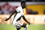 Marino Hinestroza ganha destaque no Vasco e mira titularidade na Sul-americana