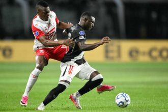Marino Hinestroza projeta evolução no Vasco após classificação na Sul-americana