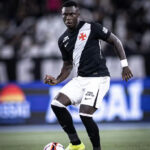 Marino Hinestroza projeta evolução no Vasco sob o comando de Pedro Emanuel