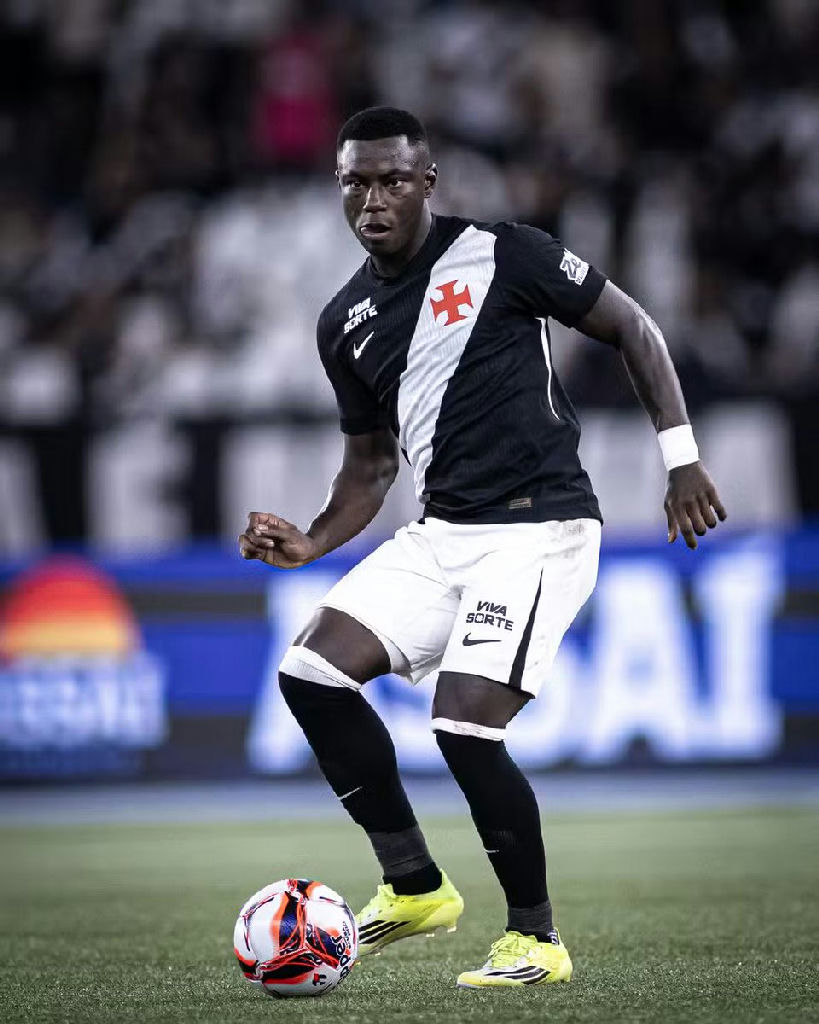 Marino Hinestroza projeta evolução no Vasco sob o comando de Pedro Emanuel