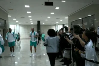 Marlon Freitas e Barboza encaram recepção hostil de sócios do Botafogo