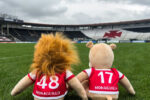 Mascotes do Independiente Santa Fe visitam o gramado de São Januário