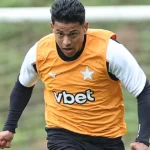 Matheus Martins entra na mira de clubes sauditas e futuro no Botafogo segue incerto