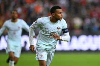 Mbappé garante vitória da França sobre a Turquia na estreia de Zidane