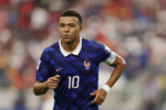 Mbappé projeta conquista da Bola de Ouro e elogia nova gestão técnica