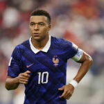 Mbappé projeta conquista da Bola de Ouro e elogia nova gestão técnica