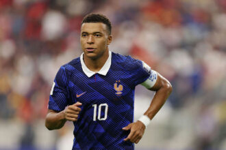 Mbappé projeta conquista da Bola de Ouro e elogia nova gestão técnica