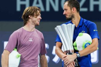 Medvedev provoca Rublev sobre futuro em finais de Grand Slam após conquista em Hangzhou