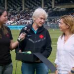 Meg recebe homenagem histórica em São Januário por sua trajetória no futebol