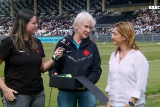 Meg recebe homenagem histórica em São Januário por sua trajetória no futebol