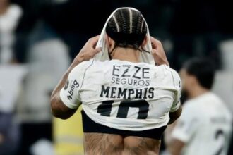 Memphis Depay falha em pênalti decisivo e Corinthians é eliminado da Libertadores