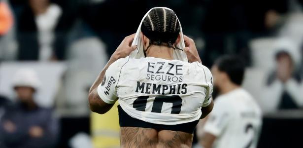 Memphis Depay falha em pênalti decisivo e Corinthians é eliminado da Libertadores