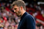 Michael Carrick contesta arbitragem após derrota do Manchester United para o City