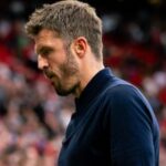 Michael Carrick contesta arbitragem após derrota do Manchester United para o City