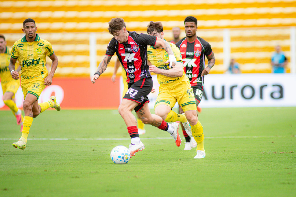 Mirassol e Vitória empatam em duelo movimentado pela Série B