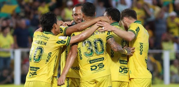 Mirassol supera Botafogo com brilho de Eduardo e ofusca estreias de Tite e Ziyech