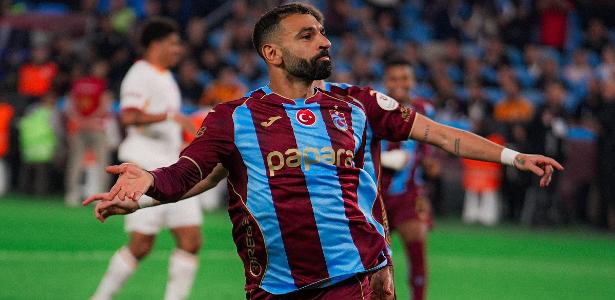 Mohamed Salah comanda goleada do Trabzonspor sobre o Galatasaray