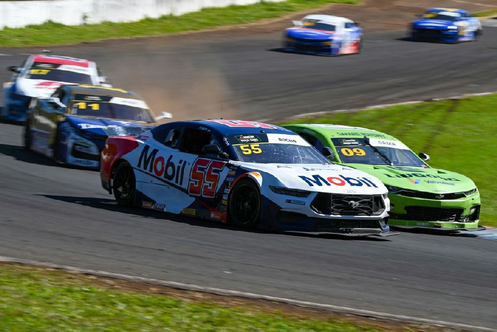 Murilo Rocha acelera em Curvelo para confirmar vaga nos playoffs da Nascar Brasil