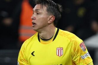 Muslera detalha estudo sobre pênalti perdido por Memphis na Libertadores